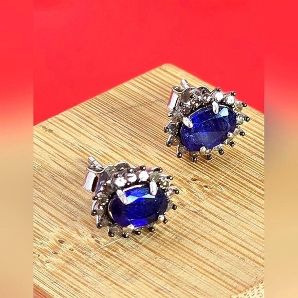 925 Sterling Silver Stud Earrings with Natural Blue Sapphire & Natural Diamonds - Picture 5 of 11